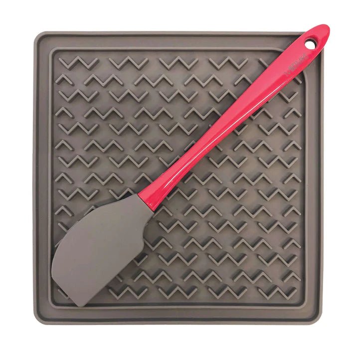 Messy Mutts Tapis D'alimentation Thérapeutique En Silicone (avec Spatule) - Gris - 8"x8" - accessoires chiens - Messy Mutts - Messy Mutts Tapis D'alimentation Thérapeutique En Silicone (avec Spatule) - Gris - 8"x8"